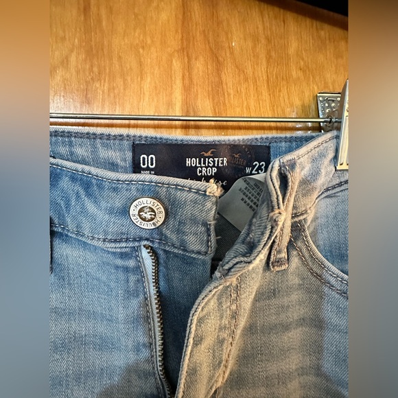 Hollister High Rise Crop Distressed Denim Jean 00 - Picture 3 of 4